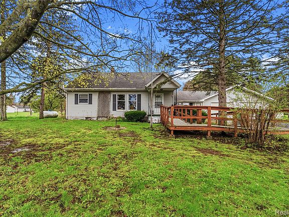 3rd image of 3946 Brown Rd