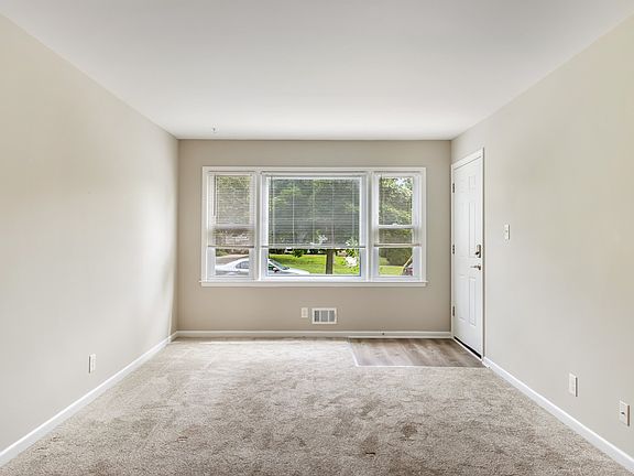5th image of 151 S Grand Ave APT 4