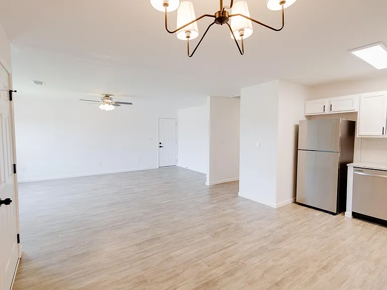 306 E Southern Trace Dr — Photo 7