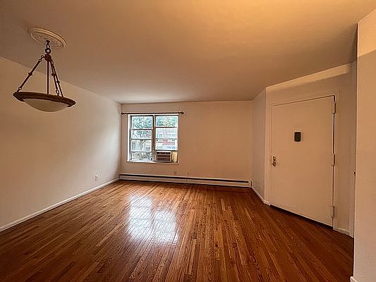 1st image of 150 W 117th St Fl 2