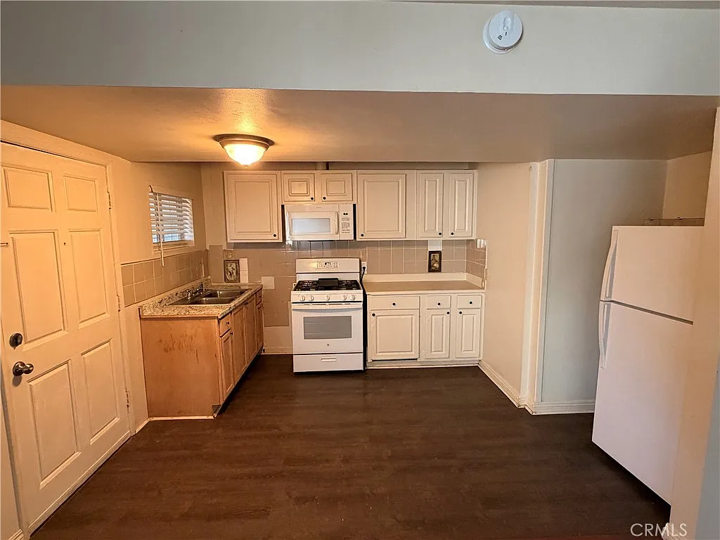 3 bed, 1.5 bath, 1572 sqft, $2,300 — Photo 1