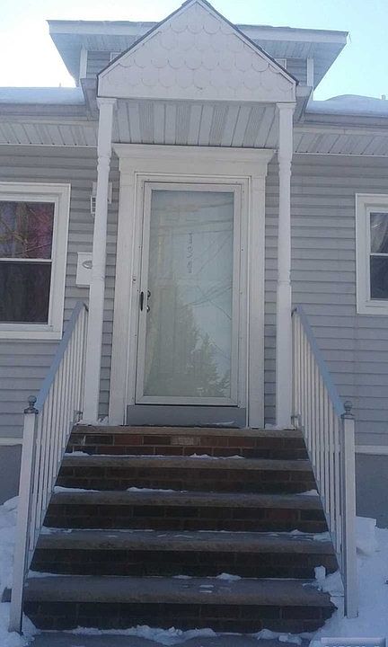2nd image of 131 S Main St