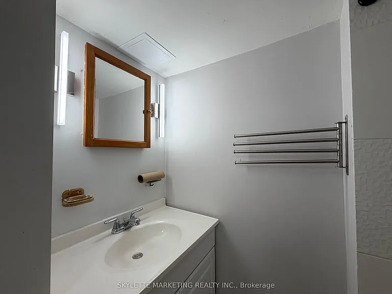 229 Zelda Cres #LOWER — Photo 15