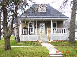 713 W Marion St, Manchester, IA 52057