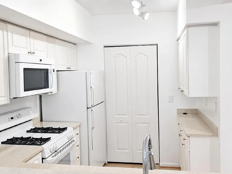 12913 Alton Sq #307 — Photo 6