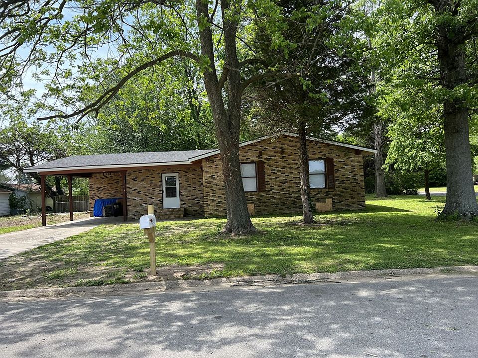 1st image of 901 Helena St
