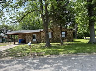 901 Helena St, Charleston, MO 63834
