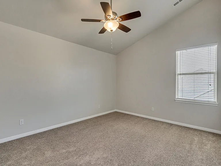 1643 W Wynview Ln — Photo 11