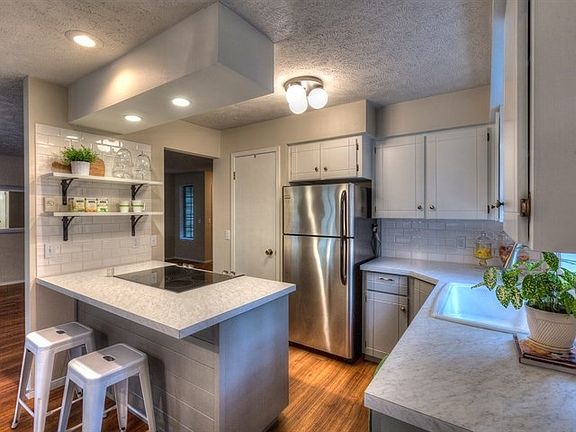 4th image of 107 S Neyland Ave APT 1