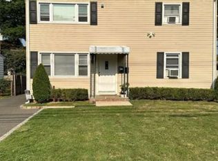 24 Crescent Beach Rd, Glen Cove, NY 11542