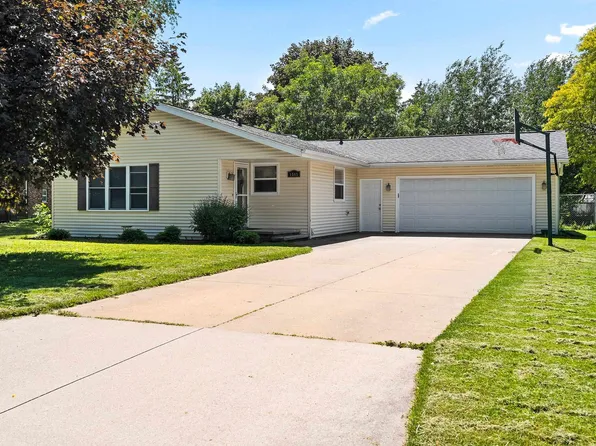 1545 N Blossom Dr, Appleton, WI 54914