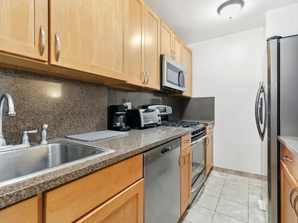 400 Central Park West image 3 of 11