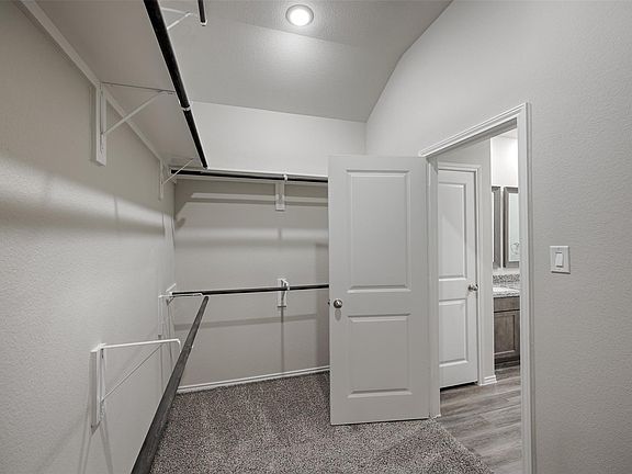 5th image of 16494 Piper Ln