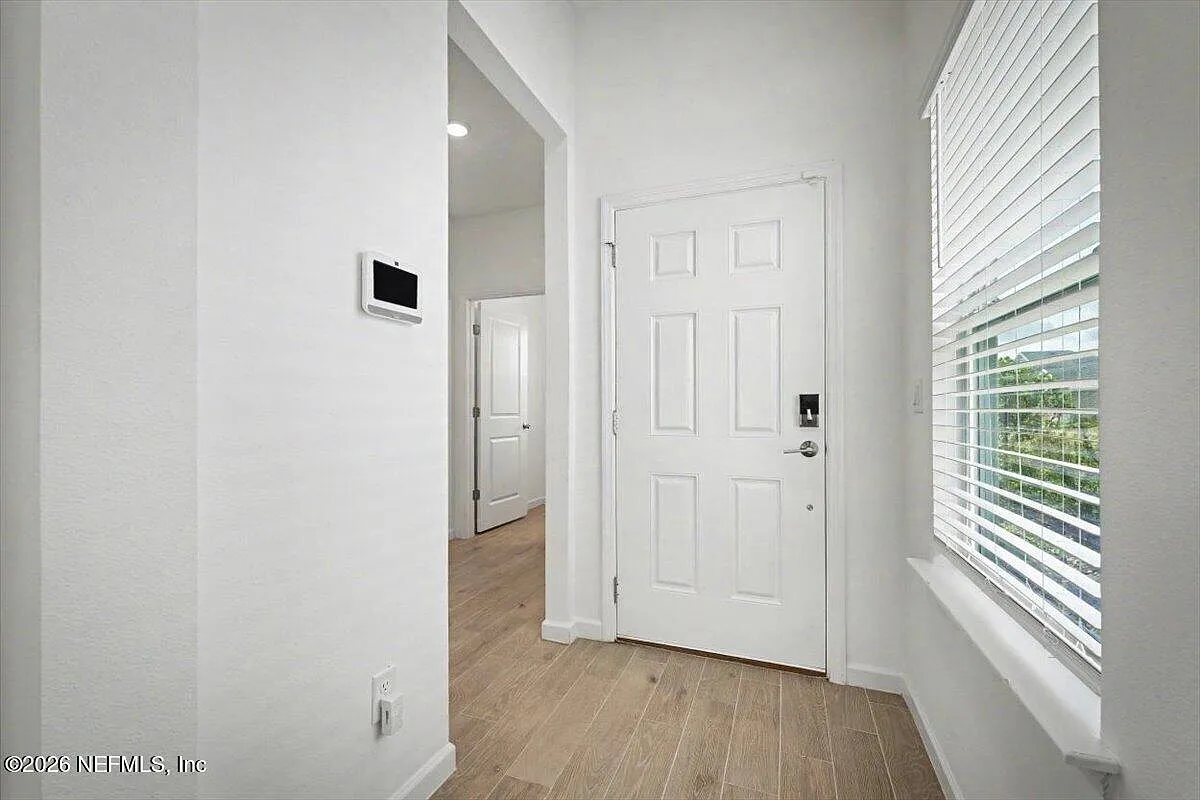 3 bed, 2.5 bath, 1710 sqft, $2,350 — Photo 3