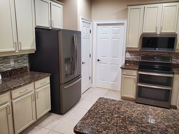 2nd image of 2585 Gloriosa Dr