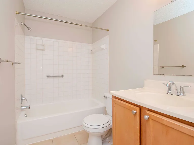 202 Lake Parsons Grn #207 — Photo 9