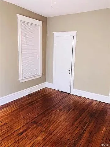 4414 Clarence Ave — Photo 2