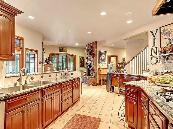 5th image of 6019 12th St NE