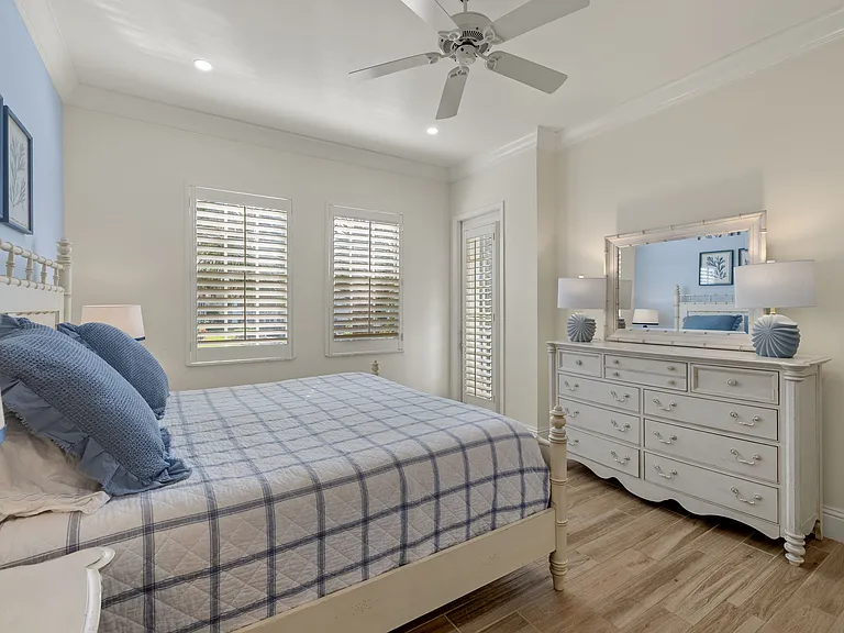 500 L Ambiance Cir #202 — Photo 16