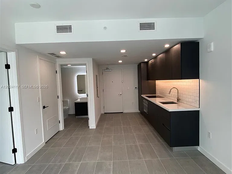 227 NE 2nd St #1701 — Photo 4