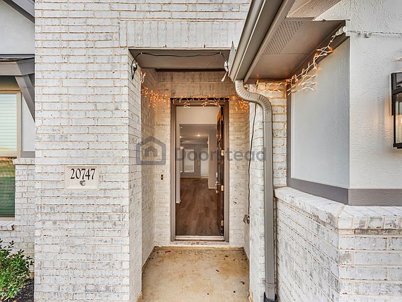 3rd image of 20747 Via San Luis Ct