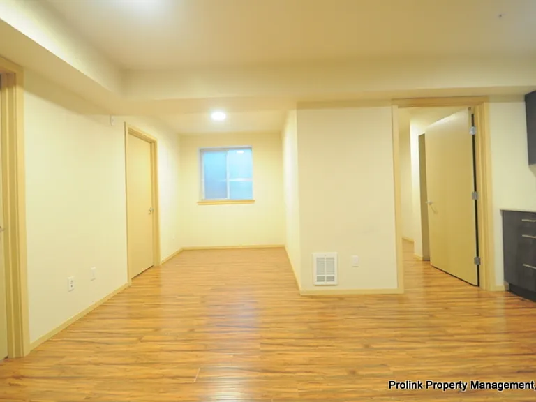 Glendale Apartments — Photo 31