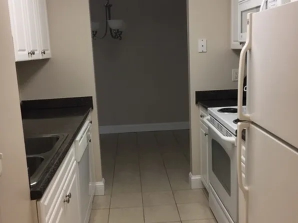 360 Simmonsville Ave #1205, Johnston, RI 02919