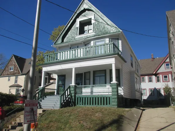 214 E Clarke St #214, Milwaukee, WI 53212