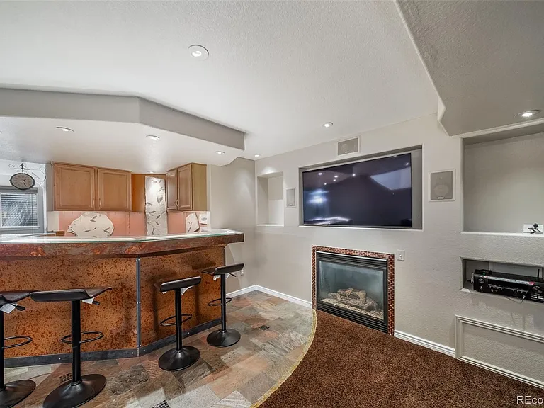 1011 S Valentia St #81 — Photo 34