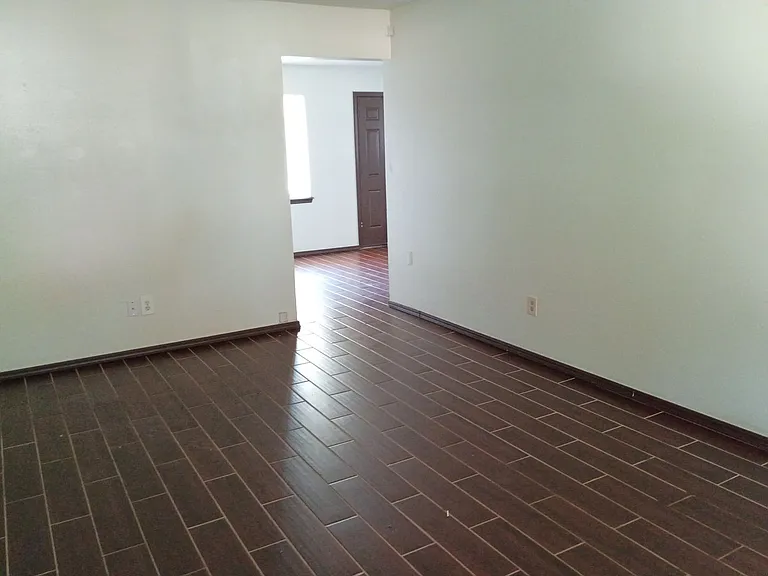 306 W Michael Dr — Photo 2