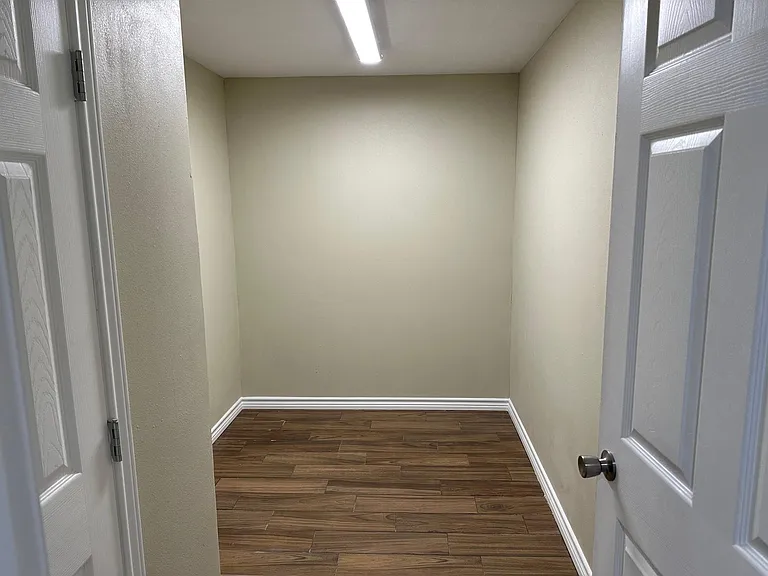 631 Live Oak Dr — Photo 6