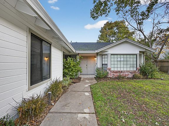 5th image of 825 Mount Ranier Way