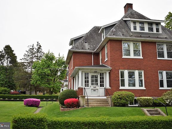 2nd image of 1028 Olive St