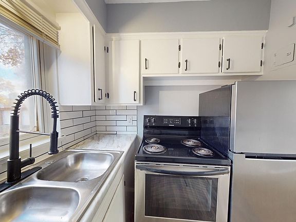 3rd image of 18915 Hilliard Blvd #4