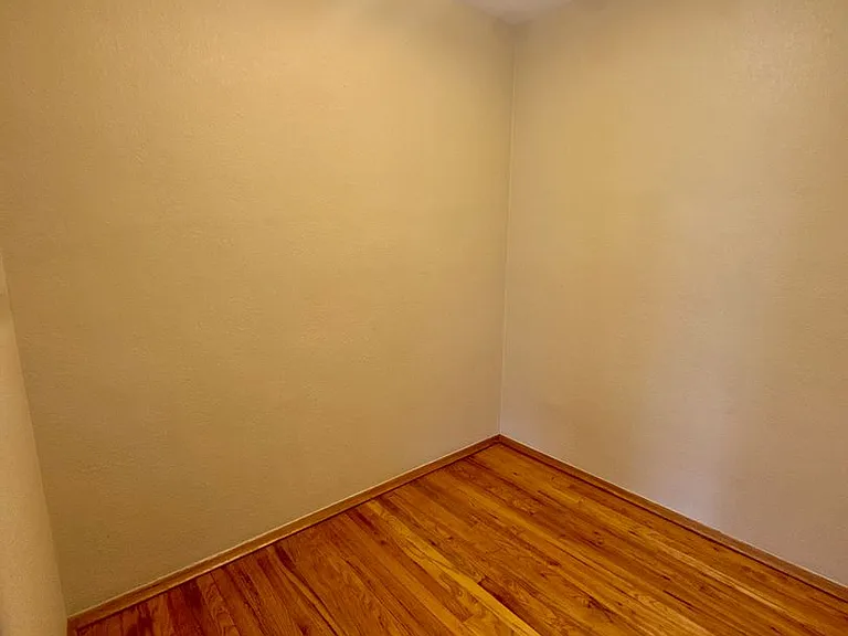 Poplar Apartments — Photo 9