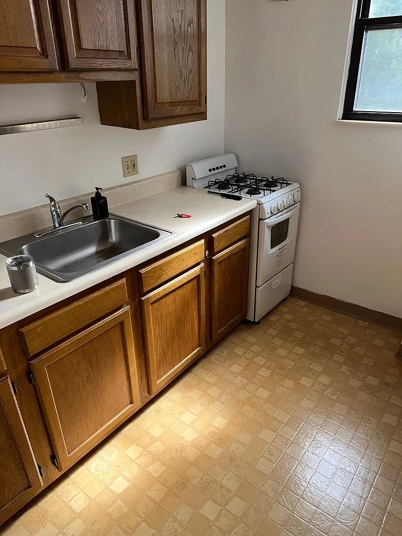 311 gross st — Photo 3