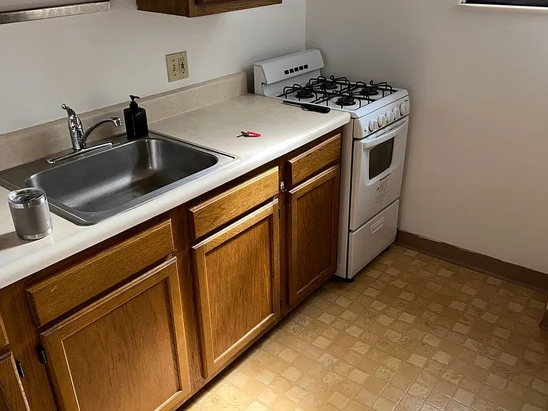 311 gross st — Photo 3