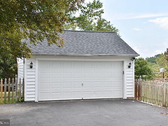 5th image of 10041 Boreland Ct