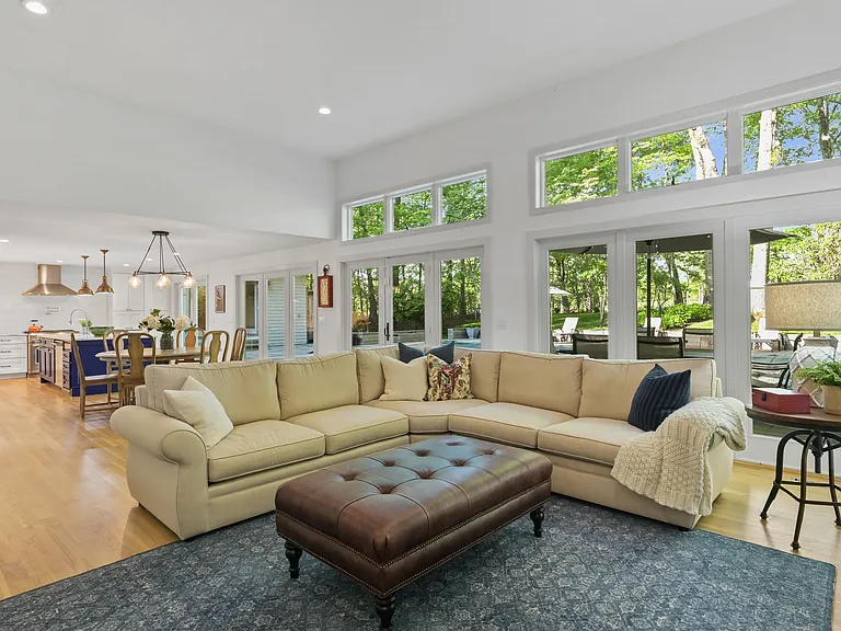 2855 Deerfield Rd — Photo 4