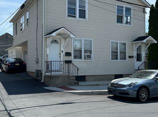 213-215 E Franklin St, Slatington, PA 18080