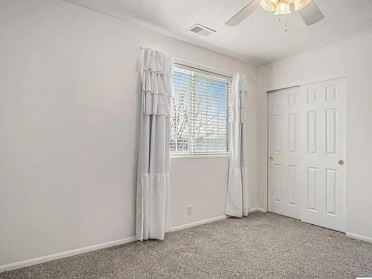 1104 Valleyview Dr — Photo 7