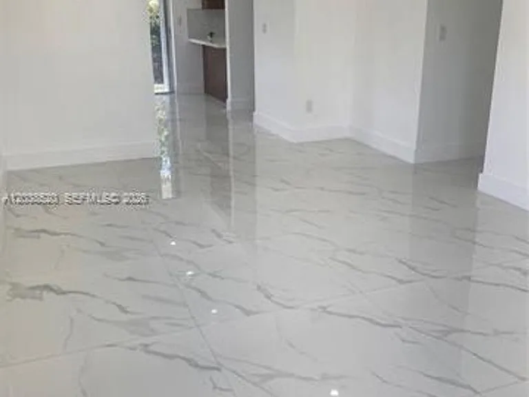 18765 SW 100th Ave — Photo 3