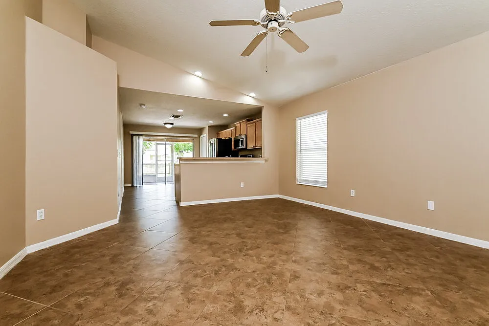 3 bed, 2.0 bath, 1275 sqft, $2,155 — Photo 3