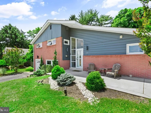 450 Foster Dr, Springfield, PA 19064