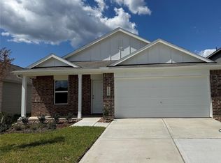 8 Robin Ct, Angleton, TX 77515