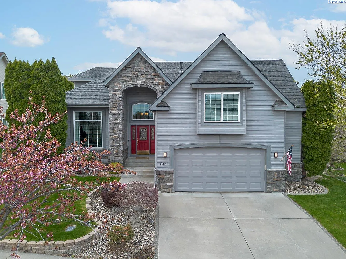 2064 Newhaven Loop photo 1