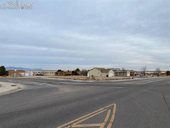 3rd image of 787 E Hahns Peak Ave