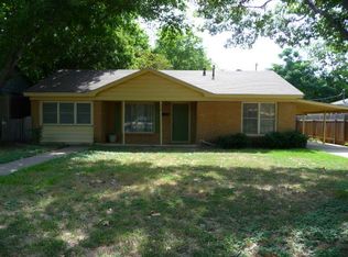 932 Yale St, River Oaks, TX 76114