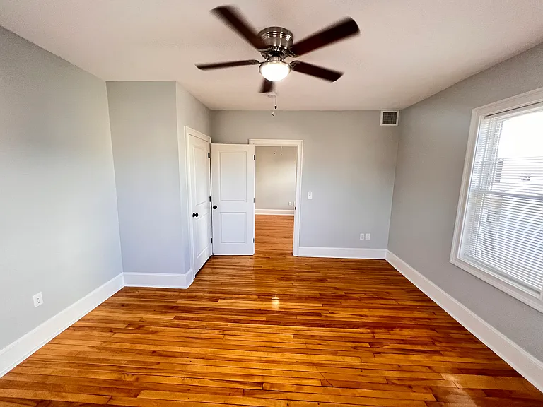 12 Winfield St #3R — Photo 3
