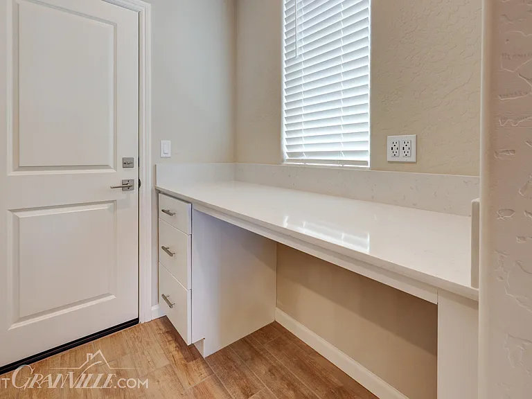877 Halford Ln — Photo 15